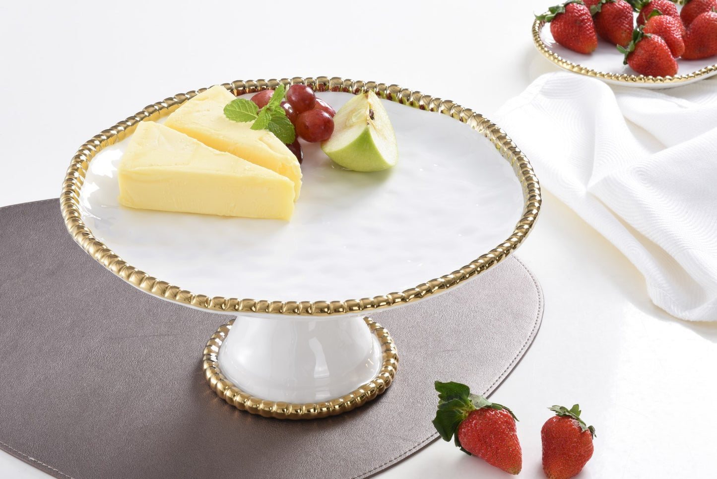 PAMPA BAY CAKE STAND