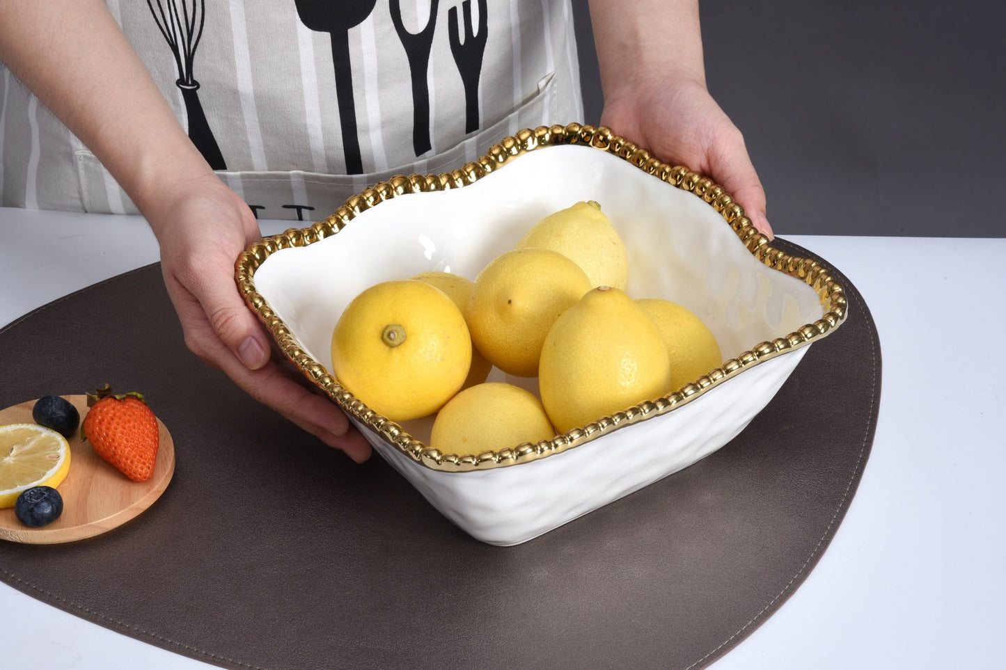 PAMPA BAY MEDIUM SQUARE SALAD BOWL IN GOLDEN SALERNO