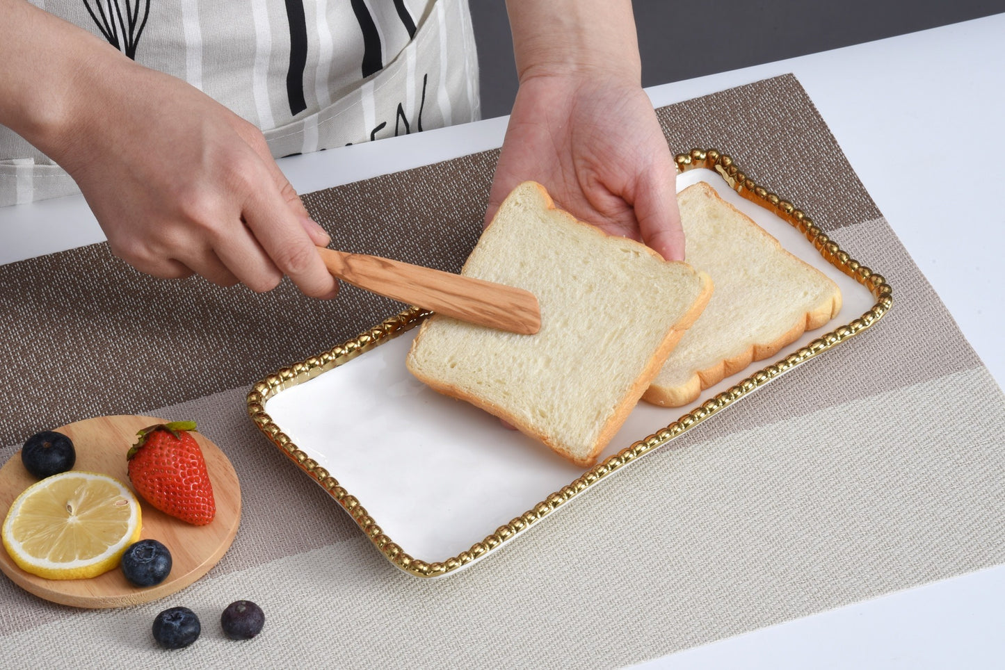 PAMPA BAY SMALL RECTANGULAR TRAY GOLDEN SALERNO